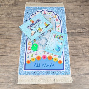  İsme Özel Çocuk Seccadesi ve Eğitici Kitabı Namaz Seti  - Mavi 45x82 cm -288 gr - Tesbih