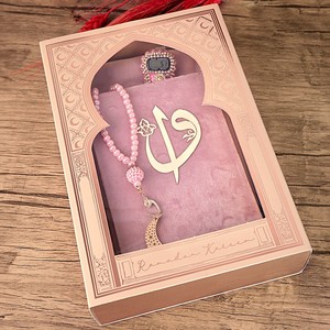  Ramazan Hediye Paketi, Kadife Kaplı Kur'an-ı Kerim, Pamuklu Şal,  İnci Tesbih, Lüks Taşlı  Zikirmatik (17*25*6 cm 620 gr)-Pembe