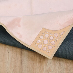  Lüks Çantalı Kaymaz Deri Tabanlı Soft Yumuşak Peluş Seccade Pembe (Seccade 72*228 cm, Çanta 39*44 cm)
