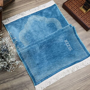  İsminizi Seccadeye Nakşediyoruz ,İsme Özel Seccade Zümra Turkuaz 65x115 cm - 430 gr İsminizi Seccadeye Nakşediyoruz ,İsme Özel S