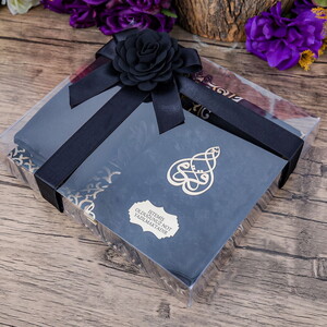  Hediyelik Kadife Kaplı Yasin Kitabı, Seccade, Şal, İnci Tesbih, Asetat Kutulu (26×23) Set - Siyah