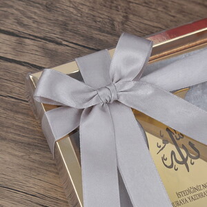  Hediyelik Kadife Kaplı Yasin (Çanta Boy), İnci Tesbih,Gold Asetat Kutulu (20×20) Mevlid Paketi-Gri