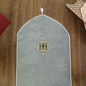  İsme Özel Mahya Desenli Lüks Astarlı Biyeli Şönil Seccade-Gri (66X125cm) 565 gr