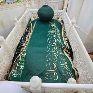  İmam Rabbani Hz K.S  Hindistan Türbe Tabut Örtüsü Sanduka & Puşide  ( Özel Ölçü Yapılmaktadır)