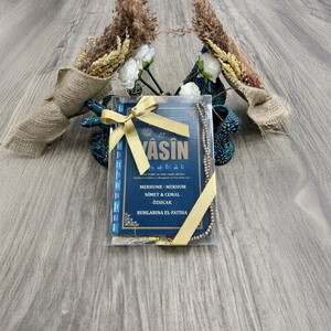  Fihristli Yasin Kitabı 30 Adet, İnci Tesbih, Asetat Kutulu (25×18) İsim Baskılı Mevlid Seti