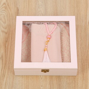  İsme Özel Ahşap Kutulu Seccade Seti-Pembe(24*24*6 cm,1040 gr)