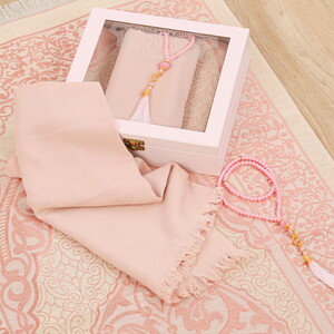  İsme Özel Ahşap Kutulu Seccade Seti-Pembe(24*24*6 cm,1040 gr)