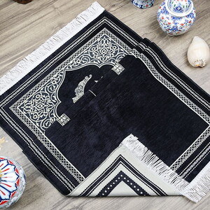  İsimli Ramadan Kerim Şönil Seccade Siyah 68x110 cm