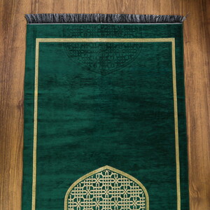  İsme Özel Selçuklu Desenli Lüks Şönil Seccade-Yeşil (66x120cm) 520 gr