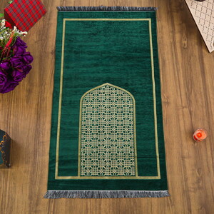  Selçuklu Desenli Lüks Şönil Seccade Yeşil (66x120cm) 520 gr